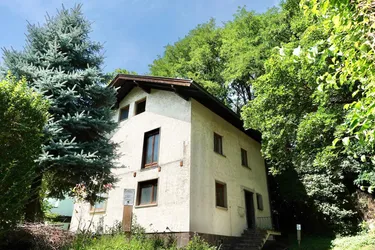 Mehrfamilienhaus I Ausgehöhlt