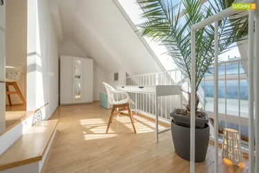 Expose Designperle: Wohntraum auf 2 Ebenen mit 30 m² Dachterrasse