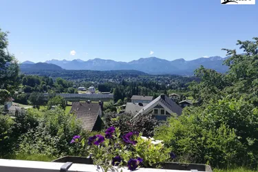 Bauträgergrundstück mit genehmigten Projekt mit wunderschöner Aussicht!