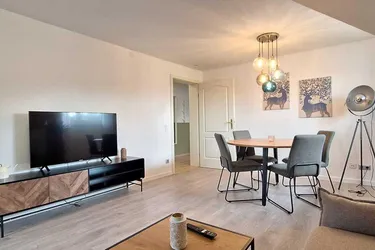 PREISREDUKTION! Vollmöblierte, charmante Dachgeschosswohnung mit Gartenanteil zu vermieten!