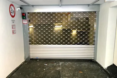 Bequemer Garagenplatz in der Ullmannstrasse ab 1.September zu vermieten