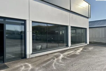 Neue barrierefreie Geschäftsfläche im Gewerbegebiet Hollabrunn zu vermieten (Gewerbe/Praxis/Verkauf/Lager/Produktion)