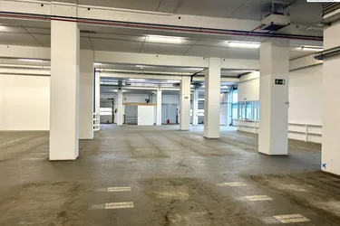 Großzügiges Lager in 1110 Wien – 1.690 m² – mit Expansionsmöglichkeit zu vermieten!