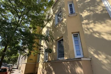Lichtdurchflutete 2 Zimmer Wohnung