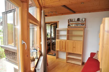 Zweifamilienhaus mit Renovierungsbedarf am Ortsrand