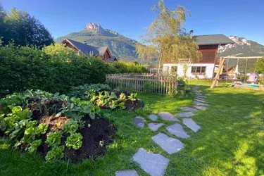 Charmantes Einfamilienhaus mit Gartenoase in idyllischer Naturkulisse