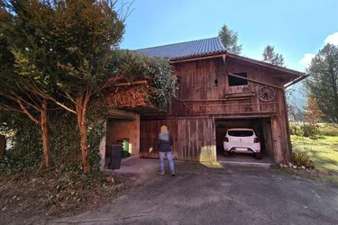 Grundstück mit Holzstadel - Garagen und Lagerplatz - direkt neben B98 - Feld am See