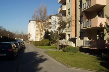 Schöne 3 Zimmer Wohnung mit Loggia - unbefristet zu mieten 