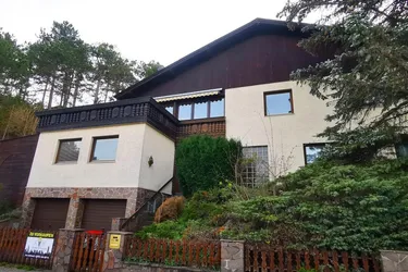 Tolles Zweifamilienhaus in absoluter Ruhelage mit wunderbarem Fernblick