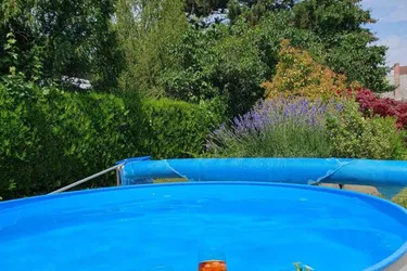 Den Sommer genießen im eigenen Pool