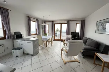 Sonnige Wohnung mit großer Terrasse und einen atemberaubenden Weitblick zum See