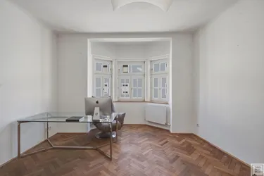 Zeitlose Eleganz trifft auf urbanes Altbauflair2-Zimmer-Altbauwohnung mit Balkon
