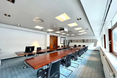 Starten Sie durch im Zentrum von Landeck – moderne Großraumbürofläche zum Mieten