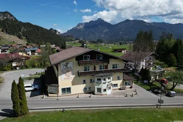 Kernsaniertes Boutique-Hotel in Tirol – 12 Zimmer, Naturparkregion Reutte, sofort betriebsbereit