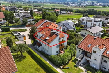 Stilvolle 3,5-Zimmer Dachgeschosswohnung mit Süd-West-Balkon und traumhaftem Bergblick