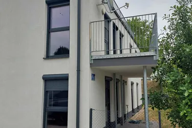 Erdgeschoss-Wohnung in Zweifamilienhaus