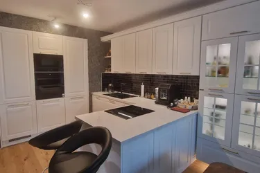Schönes Haus mit vier Schlafzimmern, Doppelgarage und vieles mehr