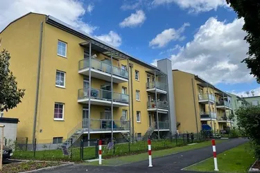 Sonnige, generalsanierte 2 Zimmerwohnung mit Dachterrasse!