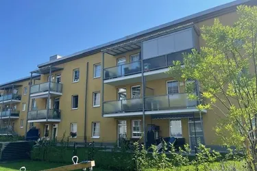 Sonnige, generalsanierte 2 Zimmerwohnung mit Dachterrasse!