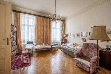 ++Rarität++ Großzügige Stilaltbauwohnung zum Sanieren in Bestage!