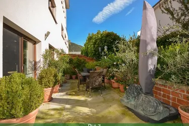 DOPPELHAUSHÄLFTE mit traumhaftem GARTEN