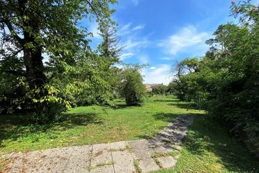 Grund mit ca. 2.305 m² | Sanierungsbedürftiges Haus | separate Doppelgarage | Wienerherberg