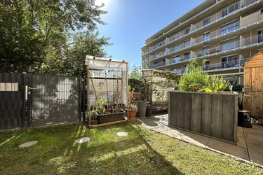Wohlfühloase mit gemütlichem Garten, 2 Zimmern und TG-Stellplatz nahe Augarten