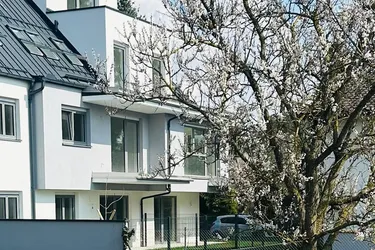 Wohntraum Dachgeschosswohnung mit 3 Zimmer und Balkon - gartenseitiger Grünblick - schlüsselfertig - barrierefrei - provisionsfrei 