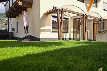 Helle Wohnung im EG mit großem Garten