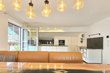 Sehr geräumige 5 Zimmer-Dachgeschoss-Wohnung