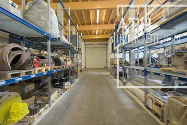 Vielseitiges Betriebsgebäude mit Lagerhalle und Büro – Alleinnutzung