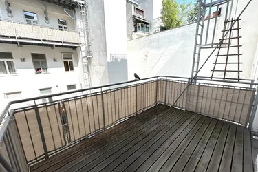 Seltene Gelegenheit: Renovierter 3-Zimmer Altbau mit Balkon