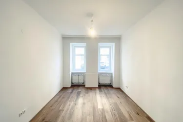 NEU! SINGLEHIT! ERSTBEZUG! Hochwertig sanierte 1-Zimmerwohnung! Hohe Decken! Saniertes Haus!
