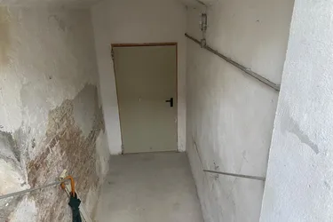 Zentral gelegenes Lager mit ausgezeichneter Anbindung und Parkmöglichkeiten!