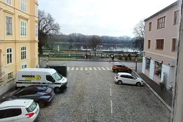 Krems - Stein: extravagante, großzügige Mietwohnung in einem der ältesten, denkmalgeschützten Häuser Steins