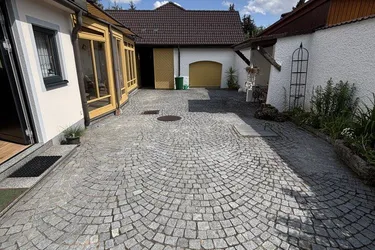 Gepflegtes Landhaus mit Pool und Nebengebäude bei Vitis