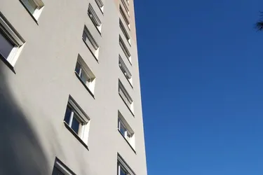 Fernsicht mit Loggia! Großzügig geschnittene 3-Zimmer Wohnung!