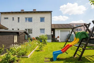Ein Zuhause mit Seele, Gartenparadies &amp; zwei Wohnebenen – liebevoll gepflegtes Einfamilienhaus in Traun