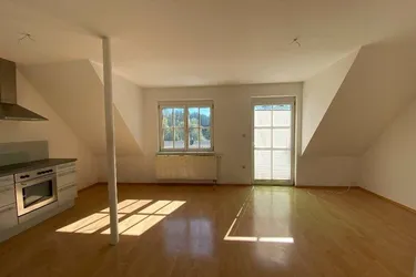 Helle und ruhige 3-Zimmer Wohnung mit Balkon zu vermieten!