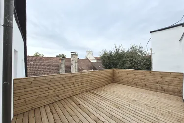 Erstbezug - 60m2 neusanierte Altbauwohnung mit Dachterrasse