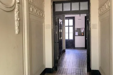 Wohnung/ / Ordination - gefragt - in Gründerzeit-Zinshaus