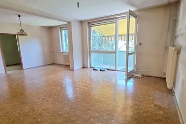 LAGE ZÄHLT- Charmante 5-Zimmer-Wohnung im Grünen -- SANIERUNGSBEDARF