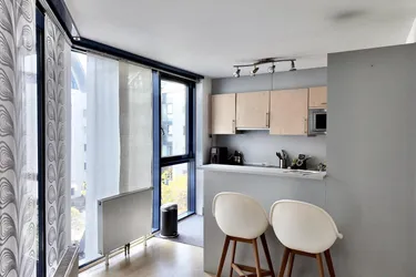 Modernes, ruhiges Apartment mit Loggia und großem Wellnessbereich