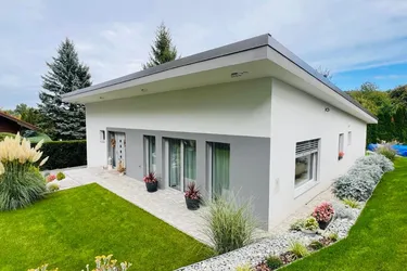 Stilvoller Neubau-Bungalow mit Stil &amp; Garten-Wohnen auf einer Ebene mit Wohlfühlfaktor, bei Neunkirchen