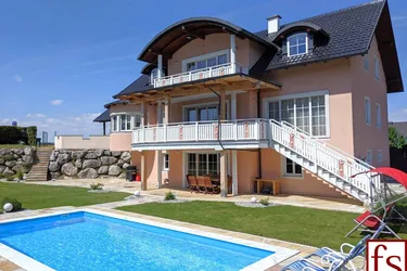 TRAUMHAUS mit schönem Garten und Pool