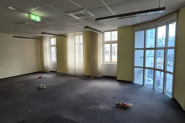 Gewerbliche Fläche für Praxis-Ordination in zentraler Lage - 156m², 4 Zimmer, gepflegt, barrierefrei mit Klimaanlage &amp; Aufzug - 1150 Wien