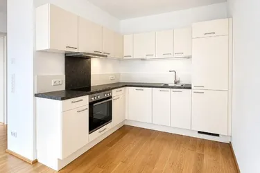 Idylle zwischen Natur und Stadt: 47m2 Wohnung mit Terrasse und Carport