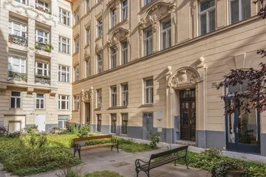 Renovierungsbedarf inmitten von Döbling: 1-Zimmer-Wohnung in repräsentativem Altbau