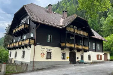 Ehemaliger Gasthof mit weitreichender Geschichte und großem Grundstück zu verkaufen