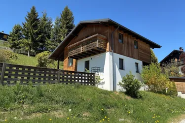 Freizeitwohnsitz! Charmantes Ferienhaus mit herrlicher Aussicht am Rainsberg in Reichenfels!